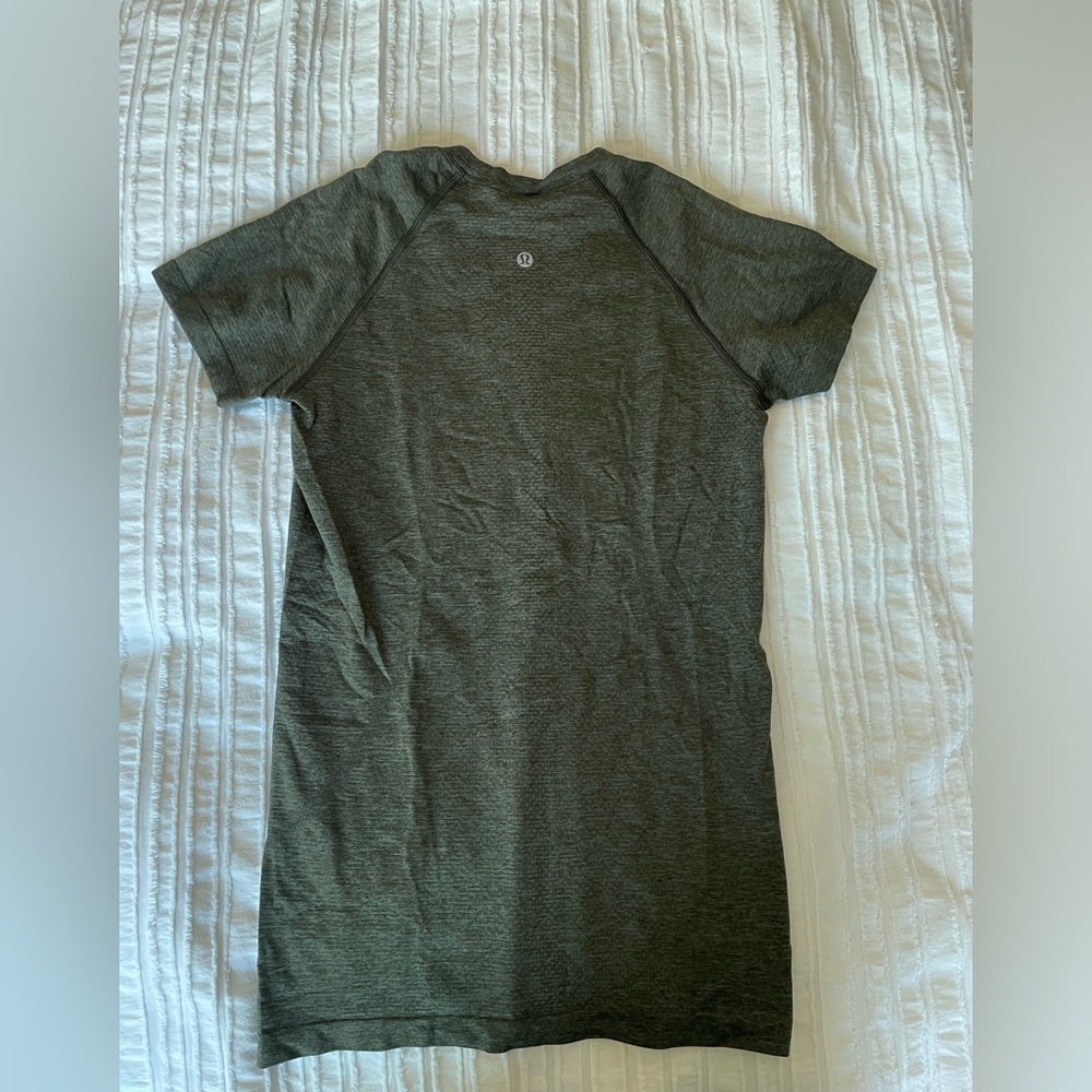 Women’s lululemon swiftly tech short sleeve, green, size 6